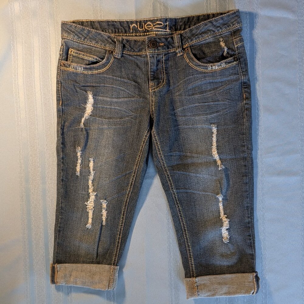 Rue 21 Distressed Cuffed Blue Jean Capri